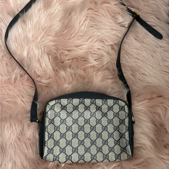 Gucci navy blue and Cream sherry Crossbody Bag with Signature Monogram - Picture 2 of 8